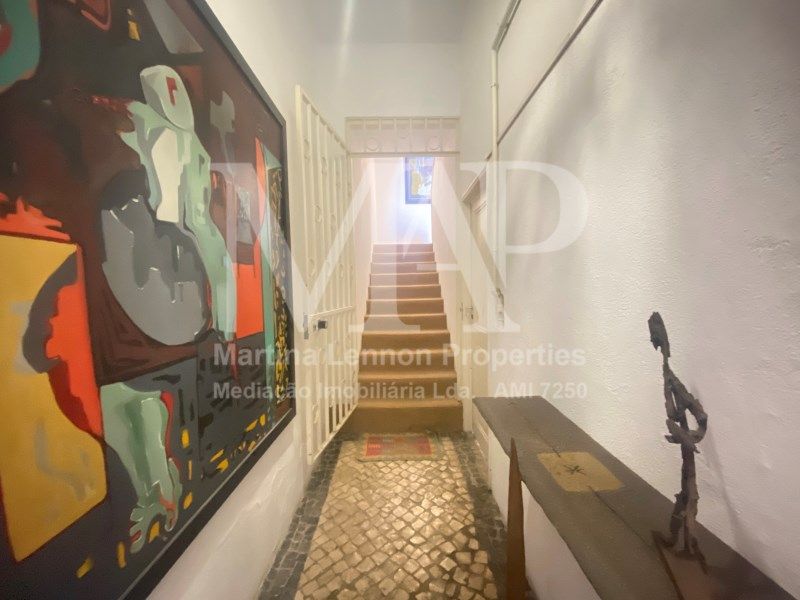 Property photo 2 of 32