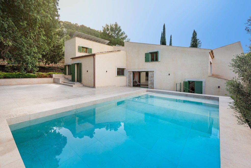 Property photo 3 of 20 Pool (3)