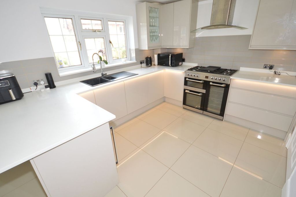 Property photo 2 of 18 Kitchen