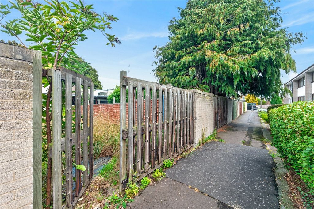 Property photo 2 of 10 Crewe Road North