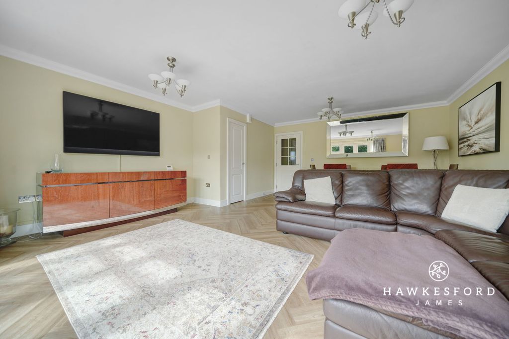 Property photo 3 of 21 St. Pauls Court, Lynsted - Lounge