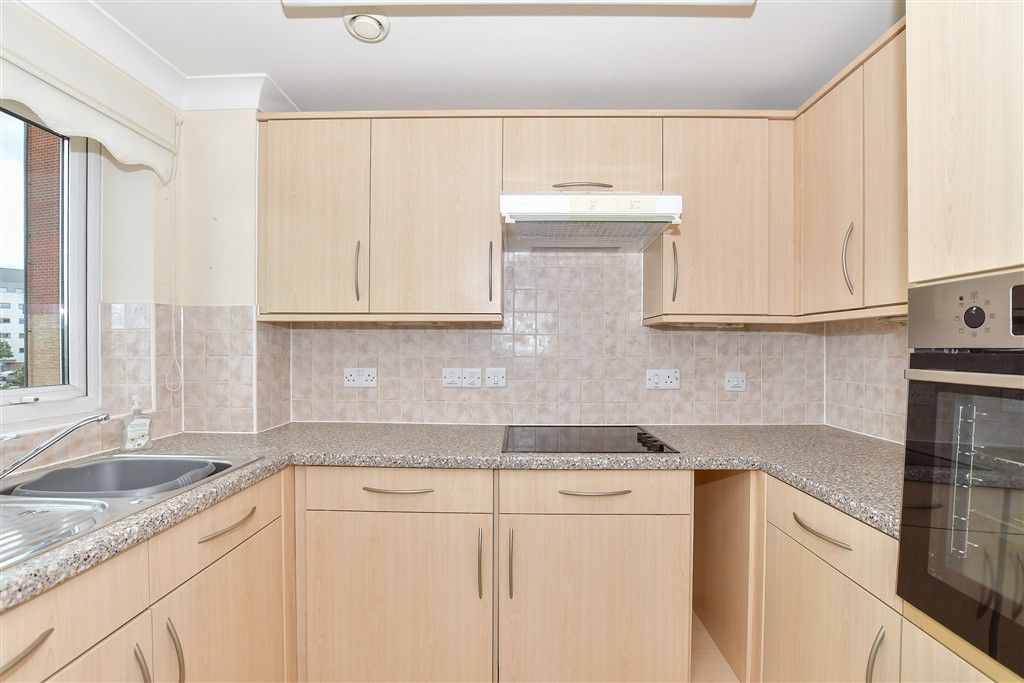 Property photo 1 of 9 Kitchen