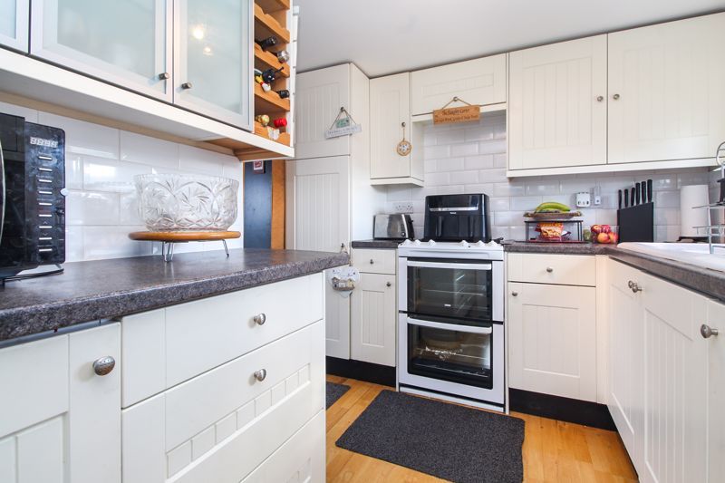 Property photo 2 of 12 Kitchen