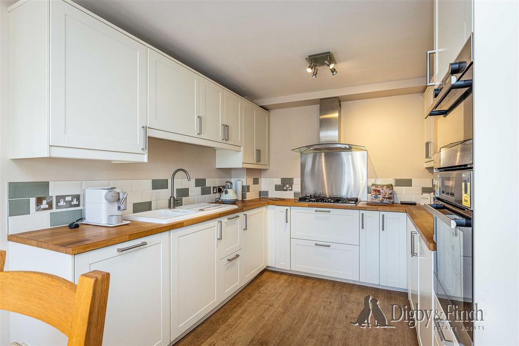 Property photo 3 of 21 Dining Kitchen