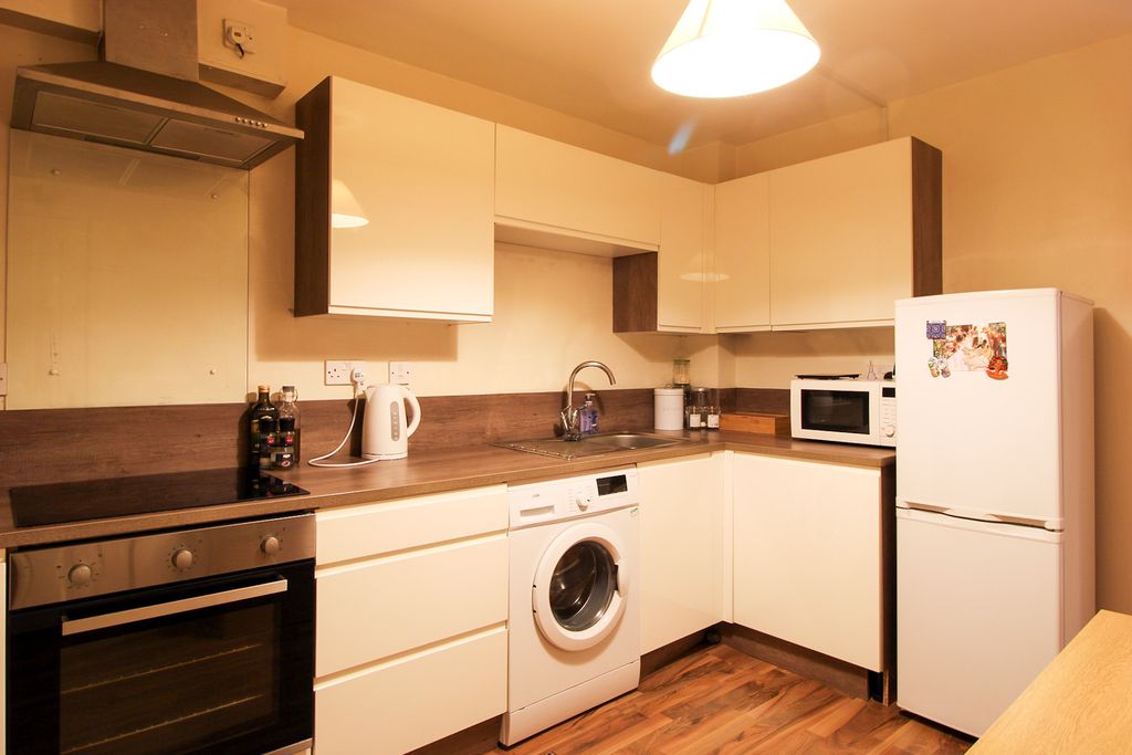 Property photo 3 of 12 Kitchen