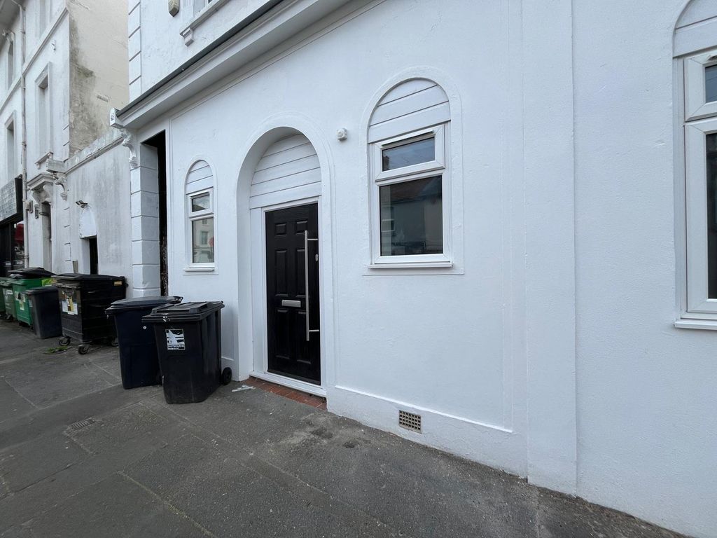 Property photo 2 of 6 Picture No. 10