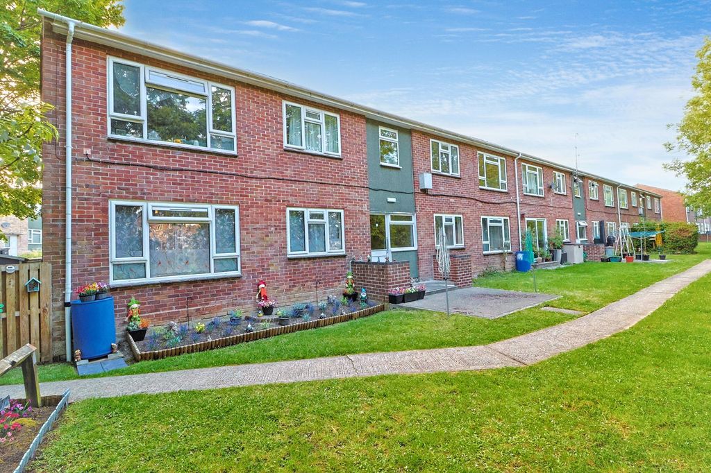 Property photo 2 of 10 40 Broadwey Close, Weymouth, DT3 5Ph