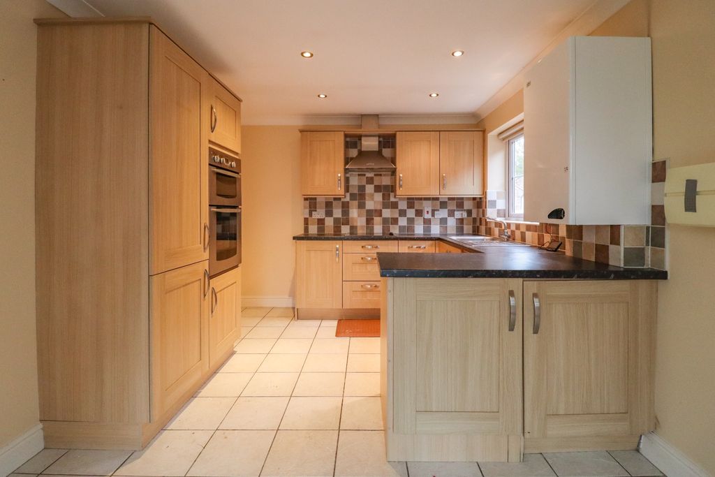 Property photo 2 of 15 4442524