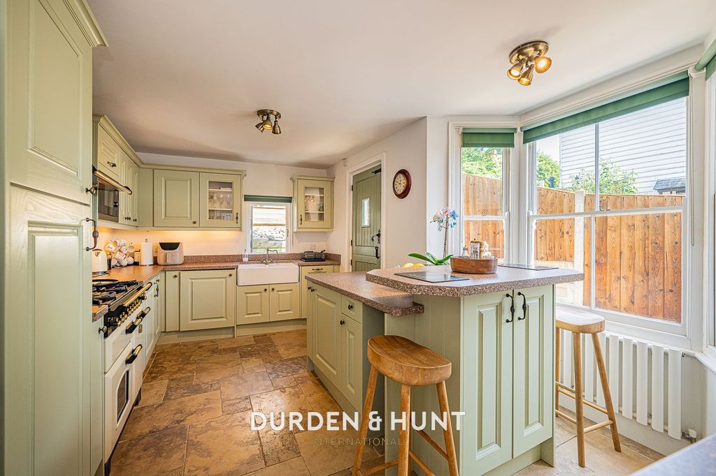 Property photo 2 of 47