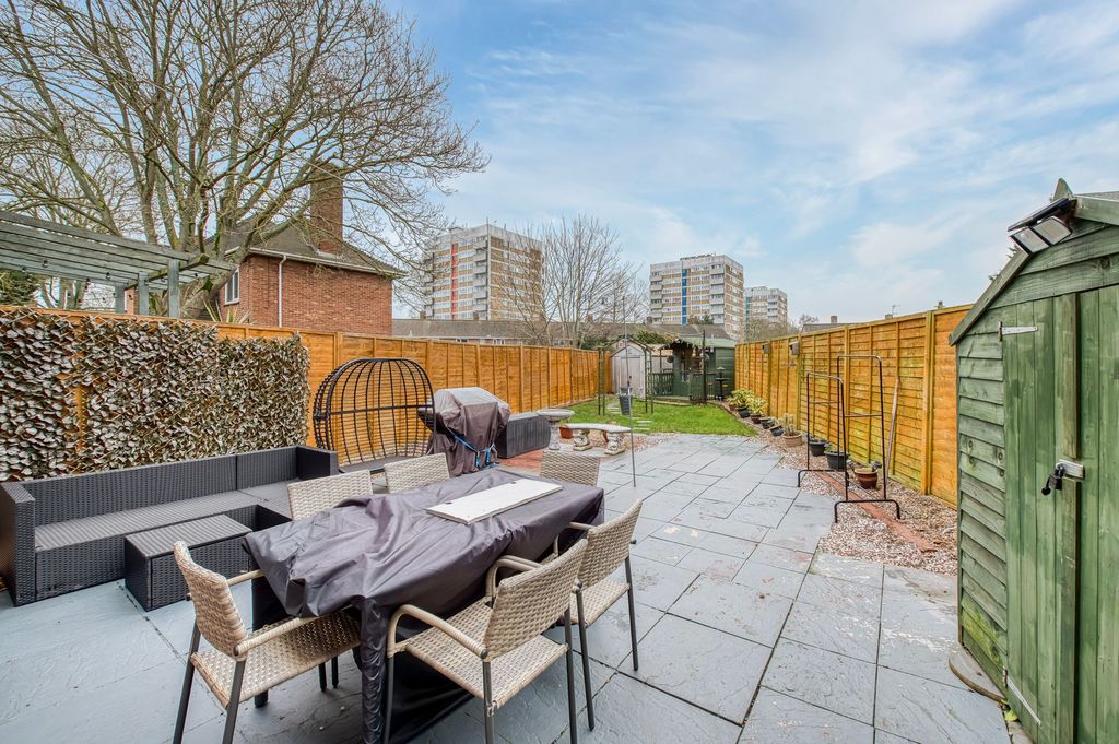 Property photo 2 of 17