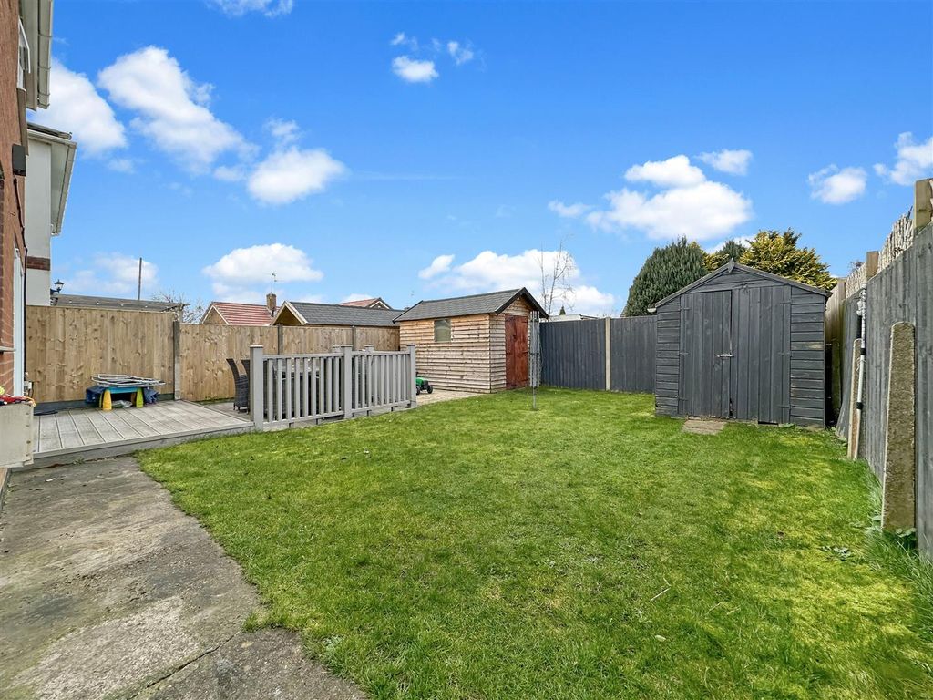 Property photo 3 of 23 Delightful Enclosed Garden 636