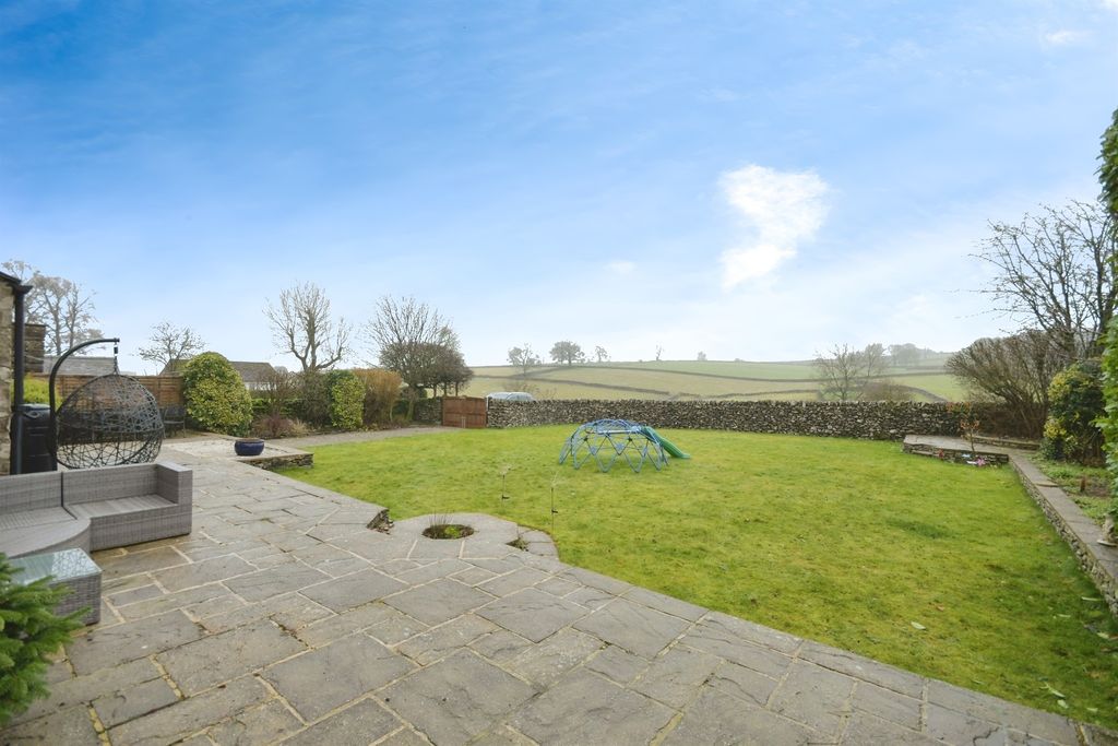 Property photo 2 of 21