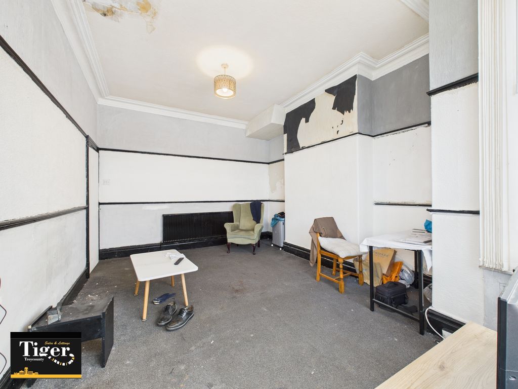 Property photo 3 of 11 Cam03440G0-Pr0503-Still003