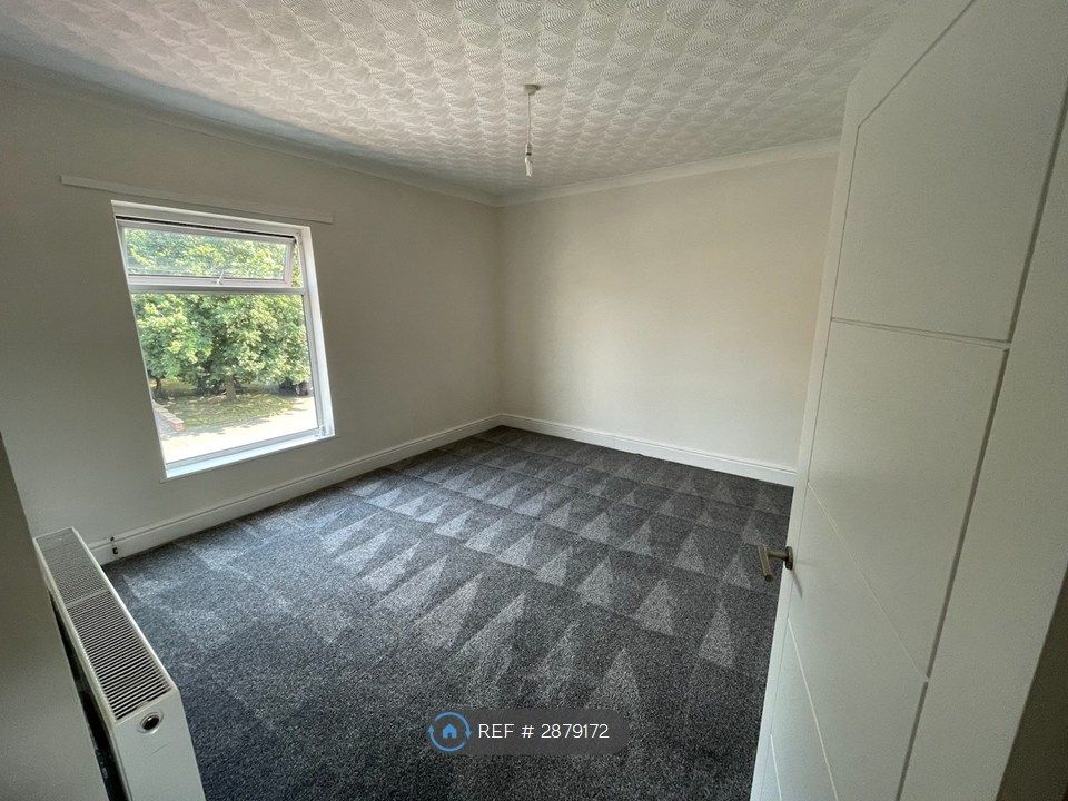 Property photo 2 of 17 Bedroom 1