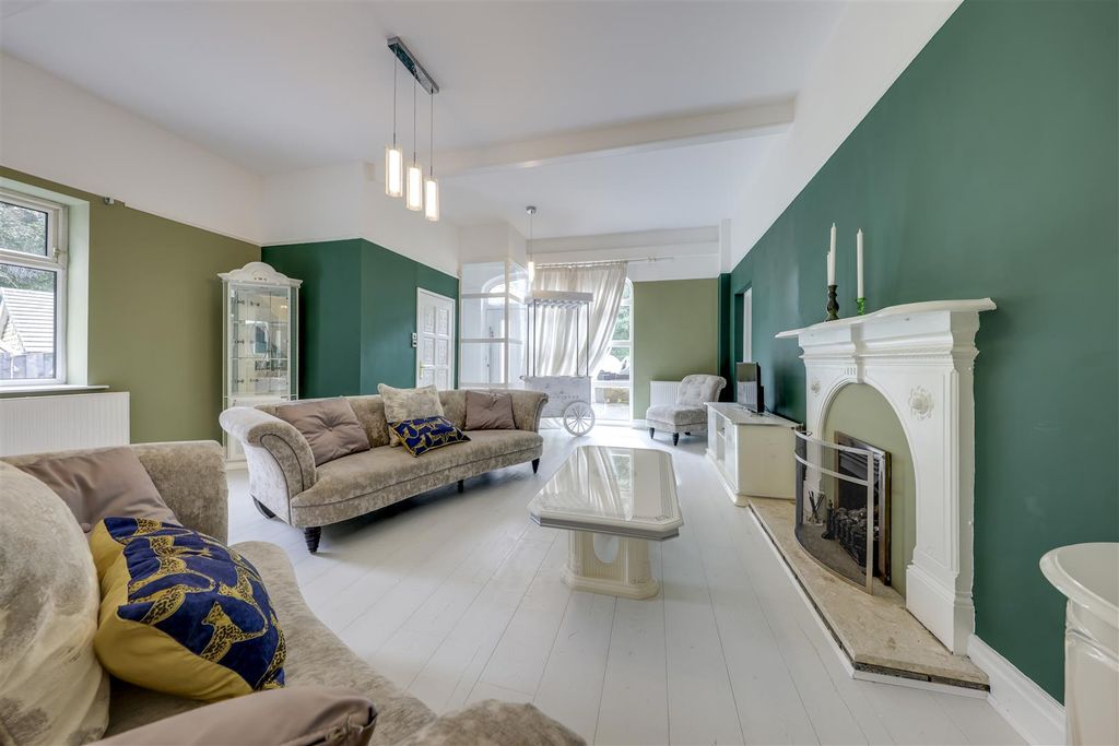 Property photo 3 of 50 Lounge