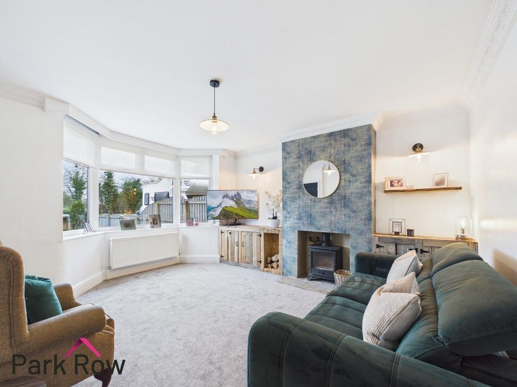 Property photo 2 of 21 Living Room