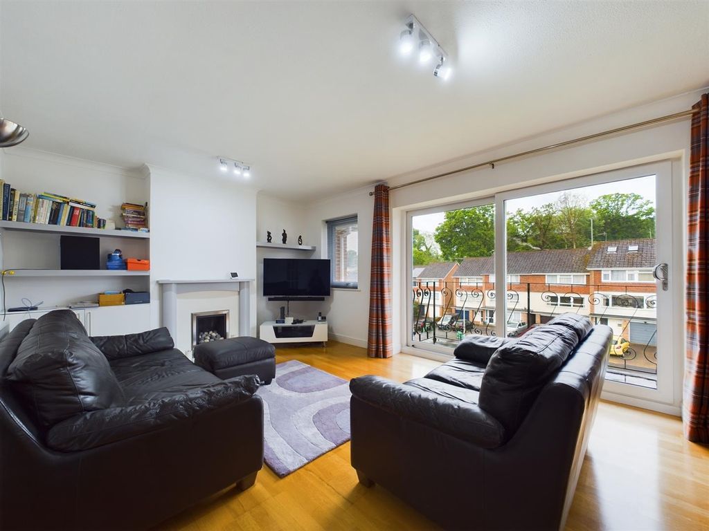 Property photo 3 of 11 Cam01224G0-Pr0389-Still007.Jpg