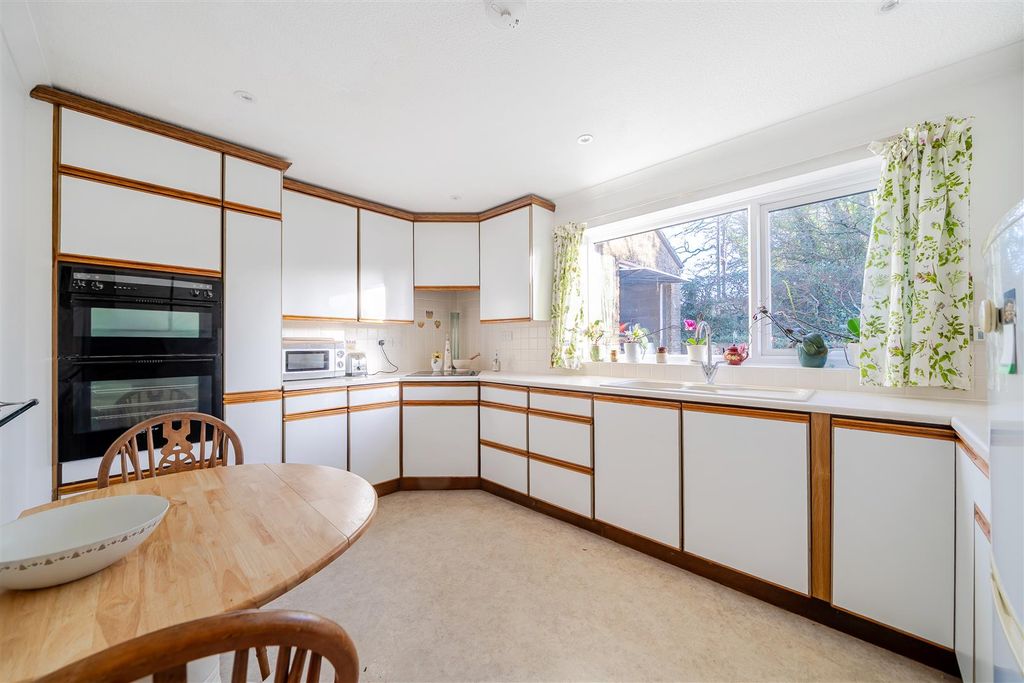 Property photo 3 of 17 1386745-9-694540Ed629Ea.Jpg