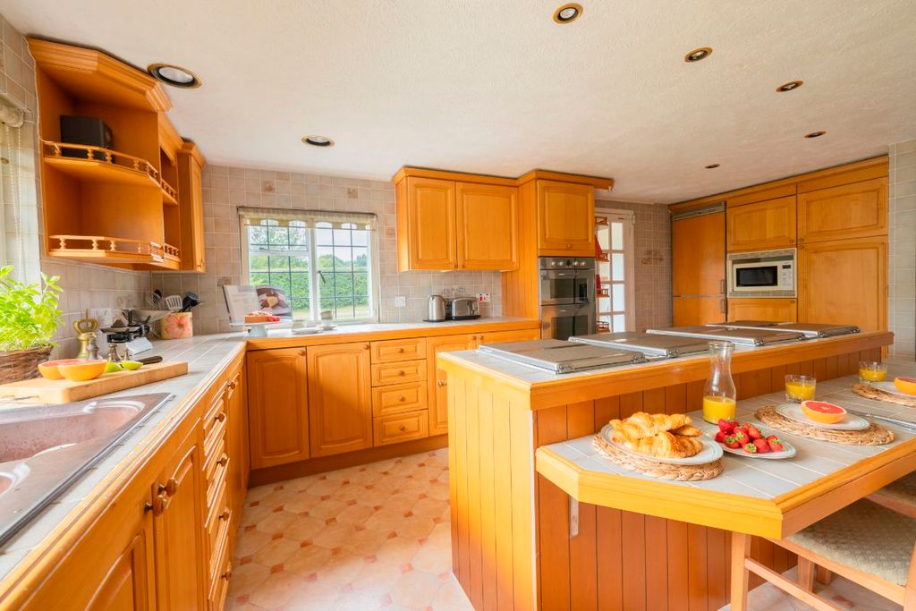 Property photo 3 of 29