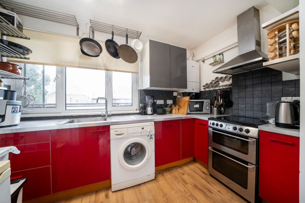 Property photo 2 of 6 Kitchen