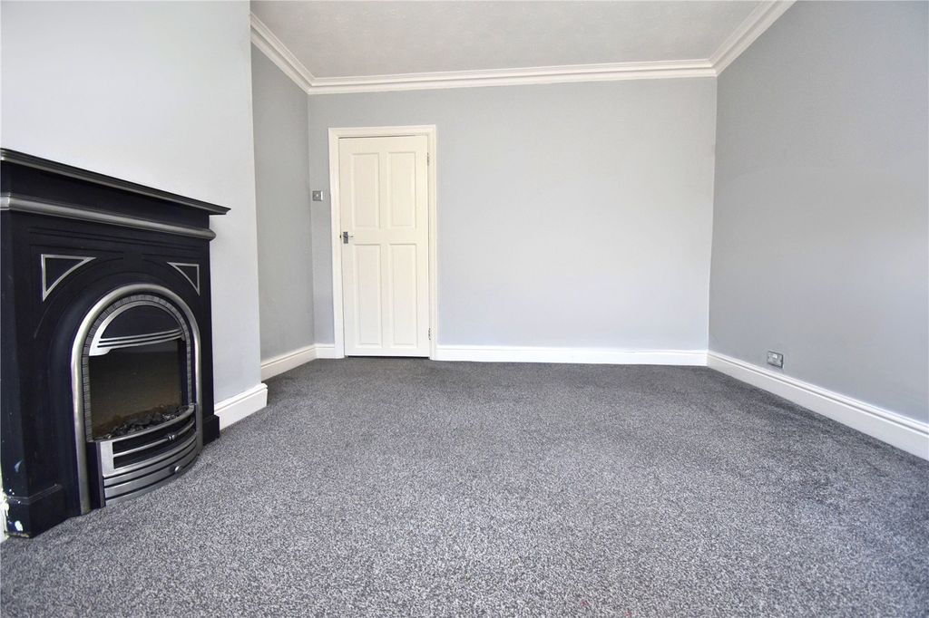 Property photo 2 of 9 Picture No. 12