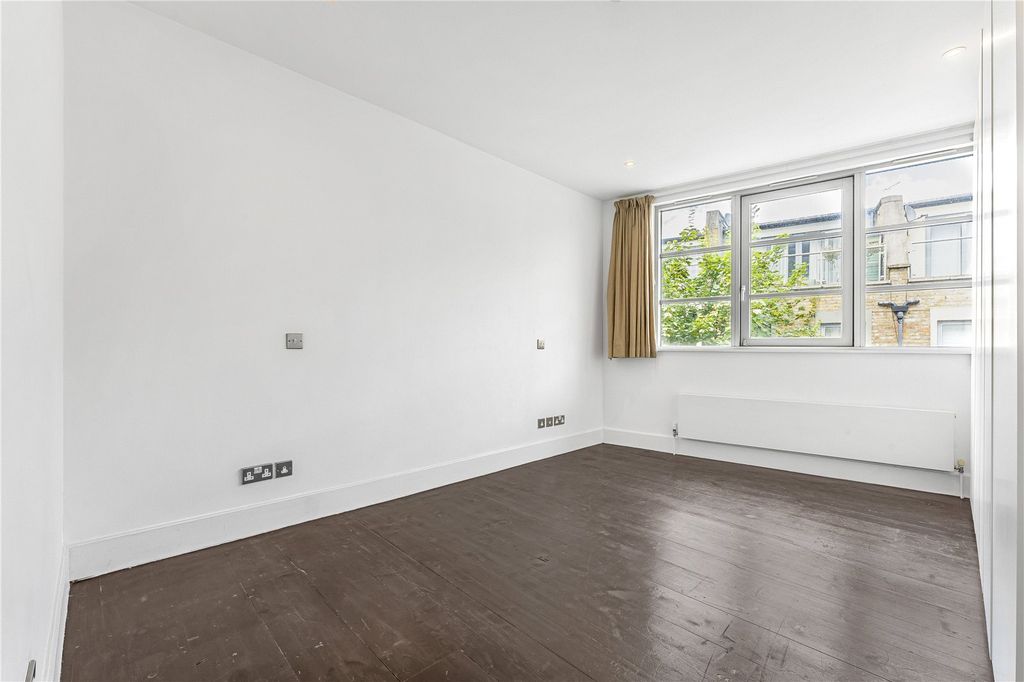 Property photo 3 of 16 Bedroom