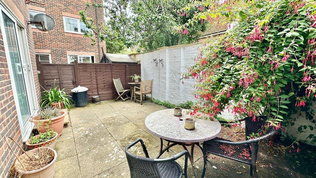 Property photo 2 of 26