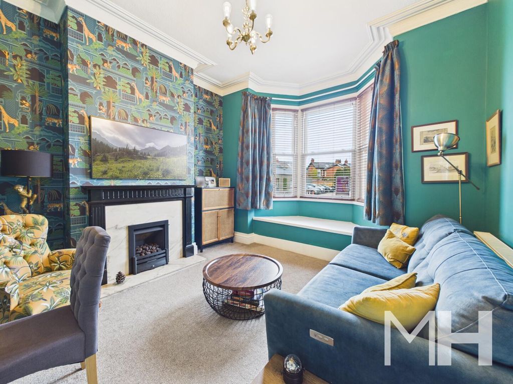 Property photo 3 of 22 Living Room