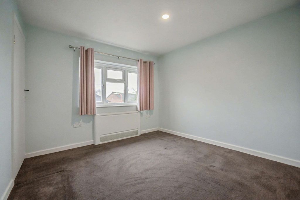 Property photo 2 of 18 31 Nevill Road, Snodland, Kent, Me6 5Hx