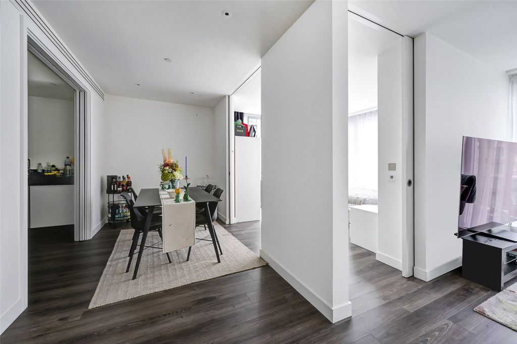 Property photo 3 of 23 Meranti House