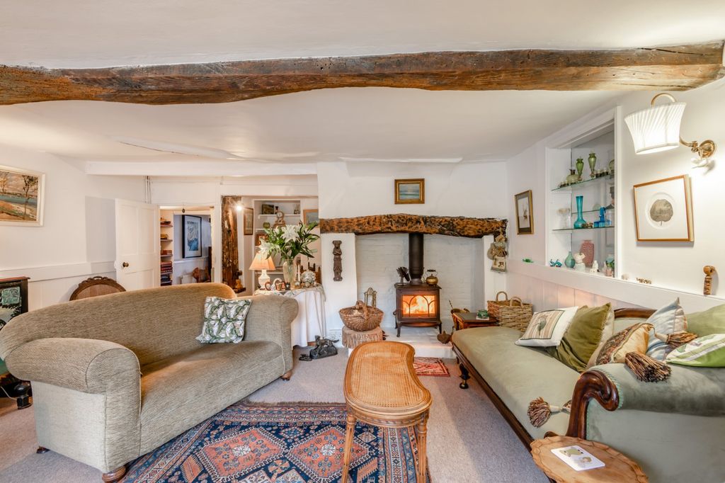 Property photo 2 of 21 Sitting Room