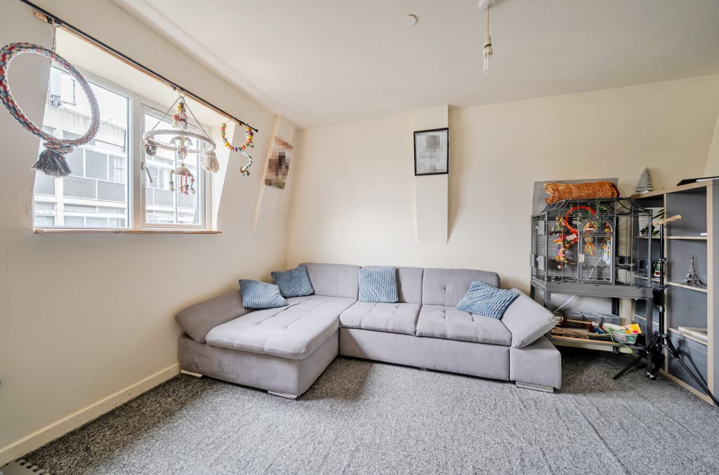Property photo 3 of 10 1456307-9-69Fb899...