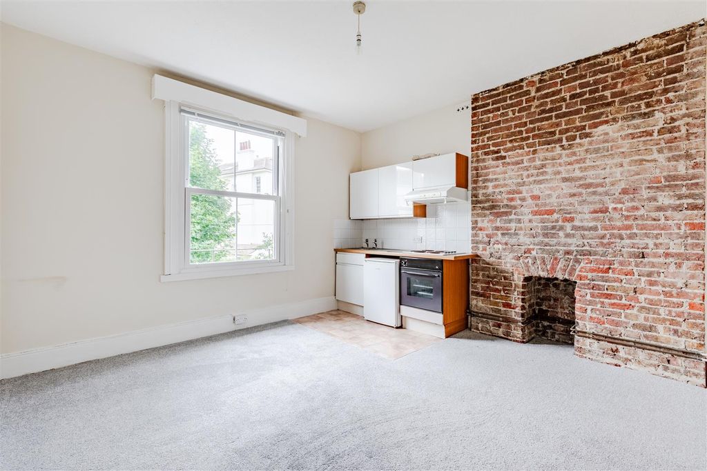 Property photo 2 of 5 Studio