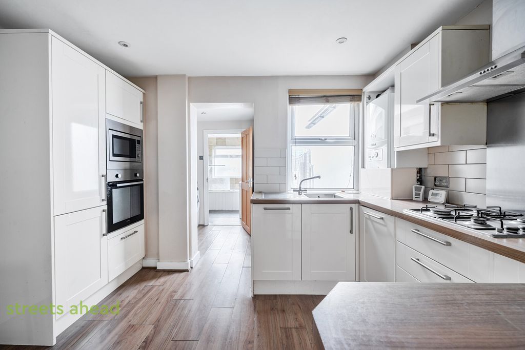 Property photo 2 of 20 F74827d5-0F88-466...