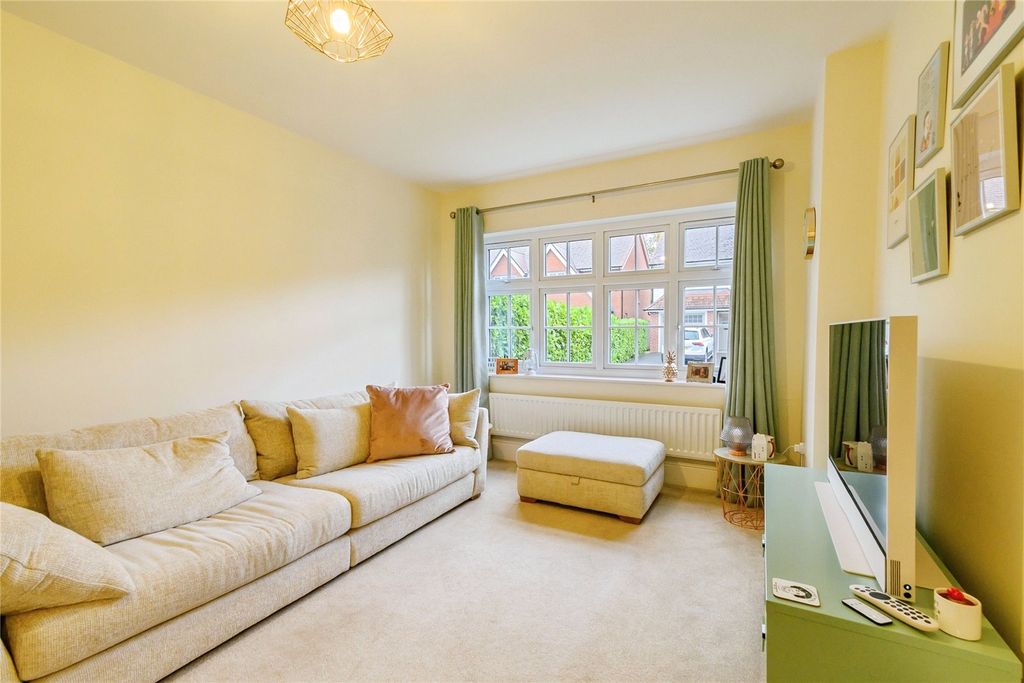 Property photo 3 of 21 Living Room