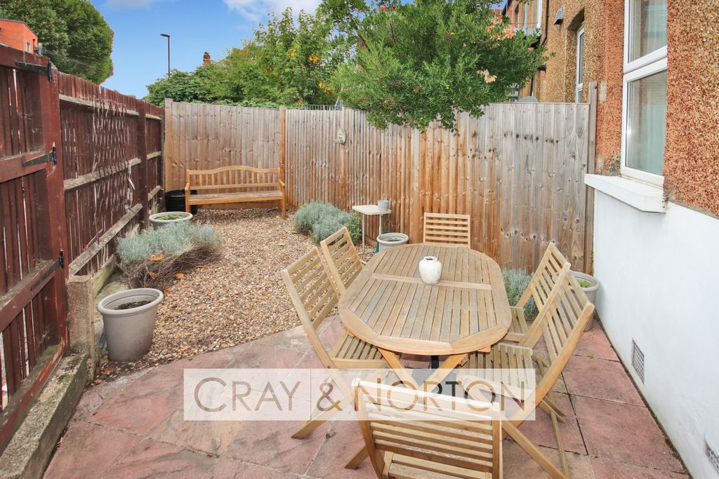 Property photo 2 of 9 Photo 9
