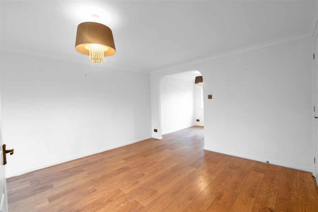 Property photo 3 of 22 Lounge.Jpg