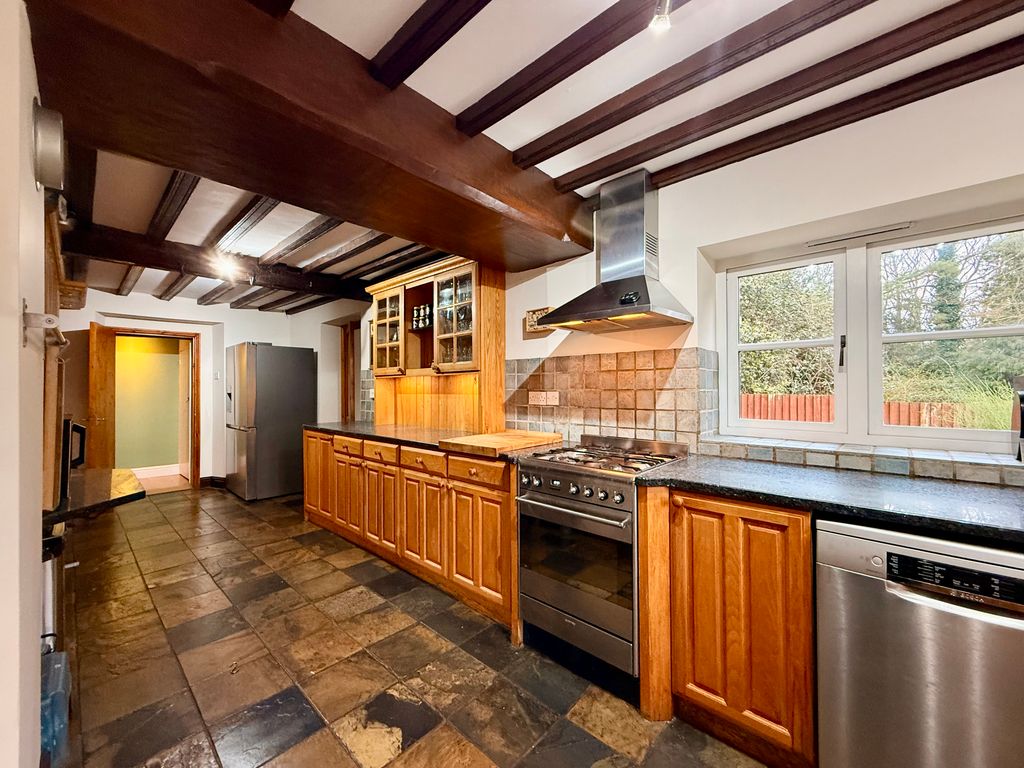 Property photo 3 of 23 Kitchen