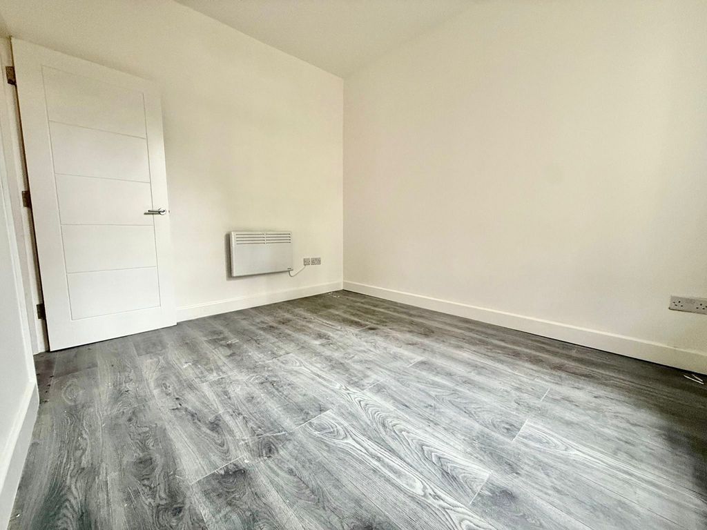 Property photo 1 of 5 Room