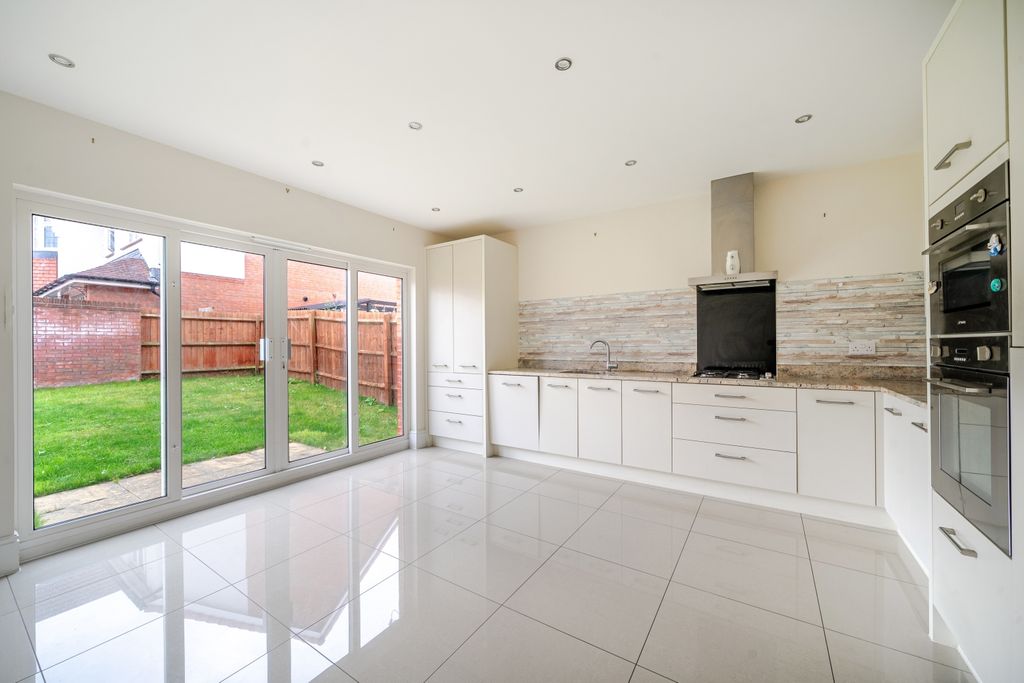 Property photo 2 of 20 1364062-1-68ee3A10E0F17