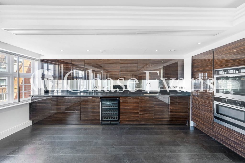 Property photo 3 of 21 Kitchen