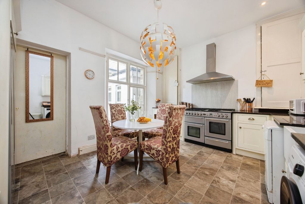 Property photo 3 of 18 Pbox-Img.Jpg