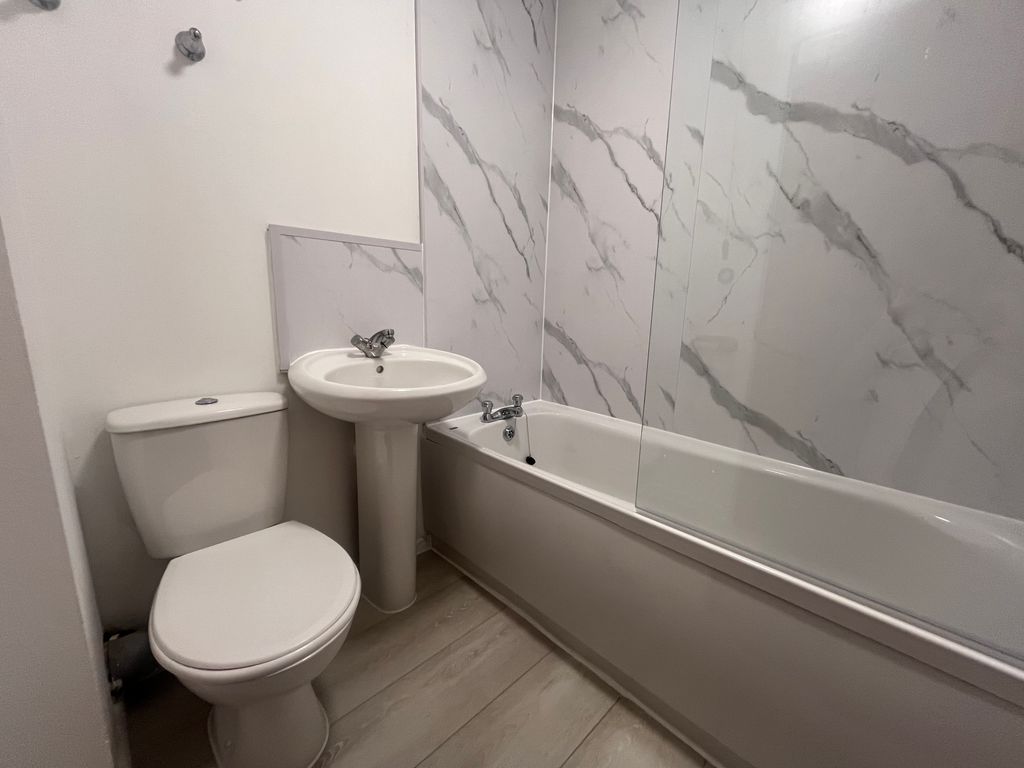 Property photo 3 of 6 Bathroom