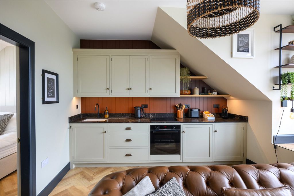 Property photo 3 of 11 Kitchen