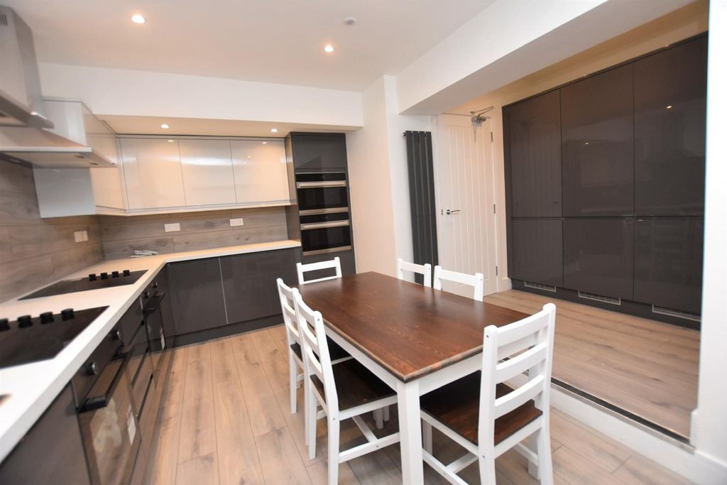 Property photo 3 of 10 Image00060.Jpeg