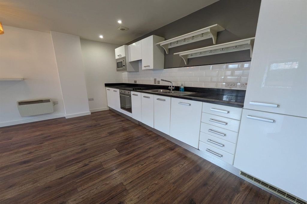 Property photo 1 of 10 (Main)