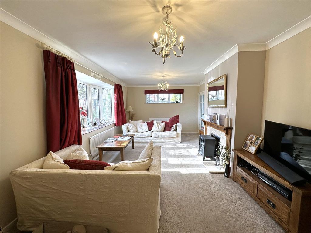 Property photo 2 of 20 Bow-Fronted Lounge 931