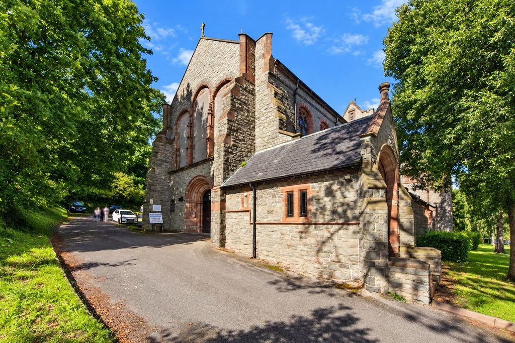 Property photo 1 of 12