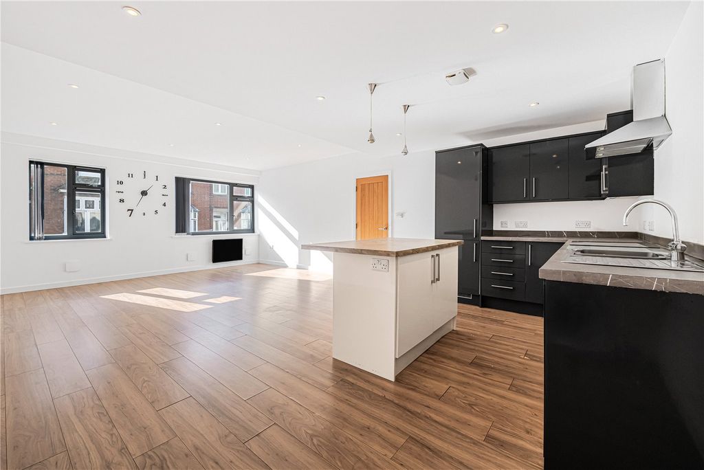 Property photo 2 of 13 Picture No. 10