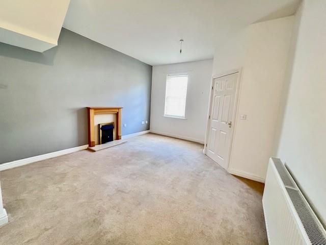 Property photo 3 of 12 Lounge.Jpg